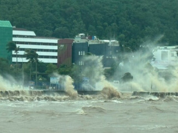 Miền Trung cục bộ có nơi mưa rất to, sóng biển cao đến 3m