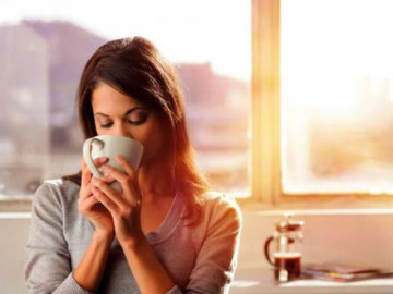 Uống nước muối ấm vào buổi sáng có tác dụng gì?