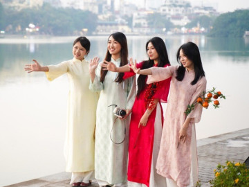 Nàng Thơ Chi Tiền Triệu Chụp Ảnh Áo Dài Cuối Năm