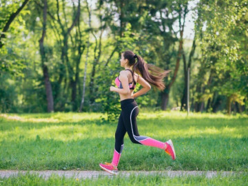 Muốn eo thon dáng gọn: Nên tập bật cóc hay chạy bộ?