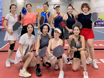 Hội "Chị em hàng xóm" rủ nhau chơi Pickleball, lan tỏa tinh thần "khỏe trẻ đẹp" từ group chat đến sân bóng