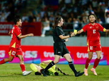 Tin tức - Trọng tài liên tục gây bất lợi cho ĐT nữ Việt Nam ở chung kết SEA Games là ai?