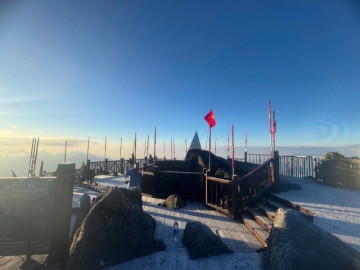 Lifestyle - Băng tuyết phủ trắng đỉnh Fansipan