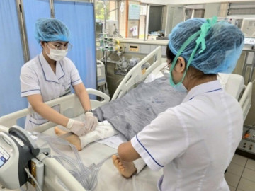 Sức khỏe - Nạn nhân nặng nhất trong vụ lật xe đoàn từ thiện ở Lào Cai đã tỉnh lại