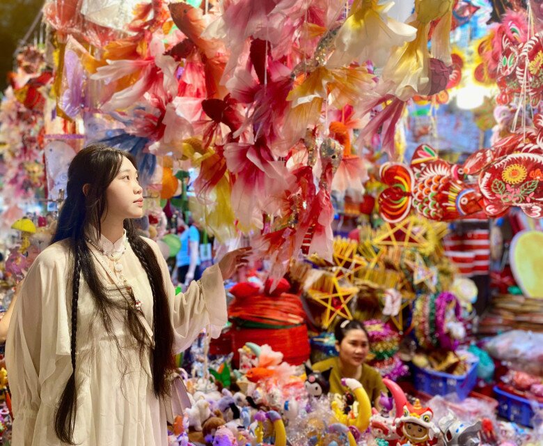 Các bạn trẻ thỏa sức tạo dáng để lưu lại những bức ảnh đẹp nhất