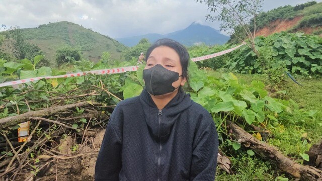 Nhà đổ sập vì sạt lở, người phụ nữ ở Đắk Lắk òa khóc bất lực