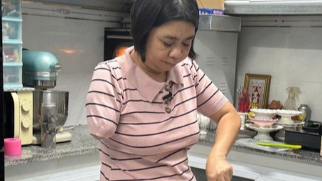 VIDEO: Tay trái viết tiếp đam mê bếp bánh