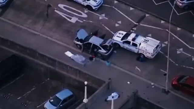 Video 'người hùng' tay không tước vũ khí đối tượng xả súng ở Australia khiến 41 người chết, bị thương