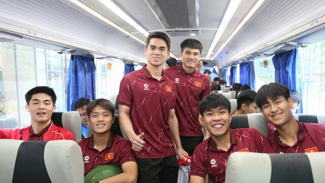 Trở về sau chiến thắng ngoạn mục, các cầu thủ U22 Việt Nam không thể ngủ vì sung sướng