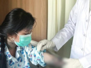 Clip Eva - Mẹ tự mua thuốc trị nấm cho con, bé gái 6 tuổi bùng phát vảy nến toàn thân phải cấp cứu khẩn
