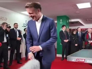 Clip Eva - Tổng thống Pháp chơi bóng bàn với nhà vô địch thế giới