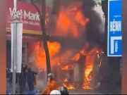 Clip Eva - Dập tắt kịp thời đám cháy nhà dân trên phố Lò Đúc