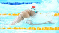 Khoảnh khắc "hoàng tử ếch" Phạm Thanh Bảo xuất sắc giành HCV nội dung bơi ếch
