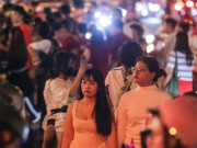 Clip Eva - Đổ xô ra trung tâm TPHCM chiêm ngưỡng Nhà thờ Đức Bà