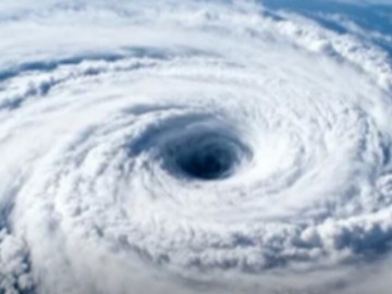 Áp thấp nhiệt đới gần biển Đông tăng tốc chóng mặt, hướng thẳng về phía Nam Bộ