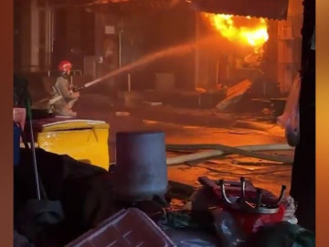 Hà Nội: Khống chế hỏa hoạn lớn tại chợ Xanh phường Phương Liệt vào rạng sáng