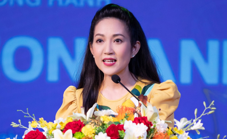 NSND Thanh Thúy giữ được vẻ đẹp tự nhiên ở tuổi 48.