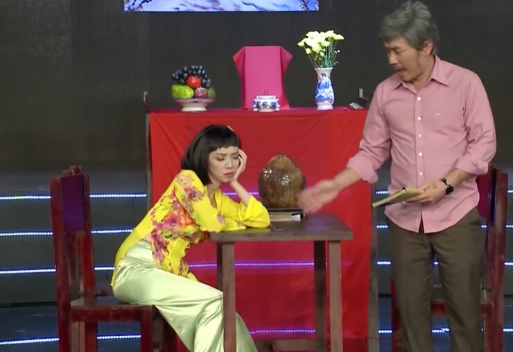 Tiến Luật từng đóng vai cha của Thu Trang trong vở Hổ Phụ Dạy Hổ Tử.