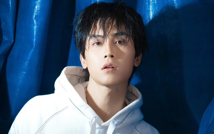 Anh chàng là mẫu ảnh thời trang được fan yêu thích.