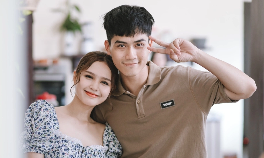 Trước vai phản diện của Tử Chiến Trên Không, Gia Huy đóng những vai hiền lành, lãng mạn.