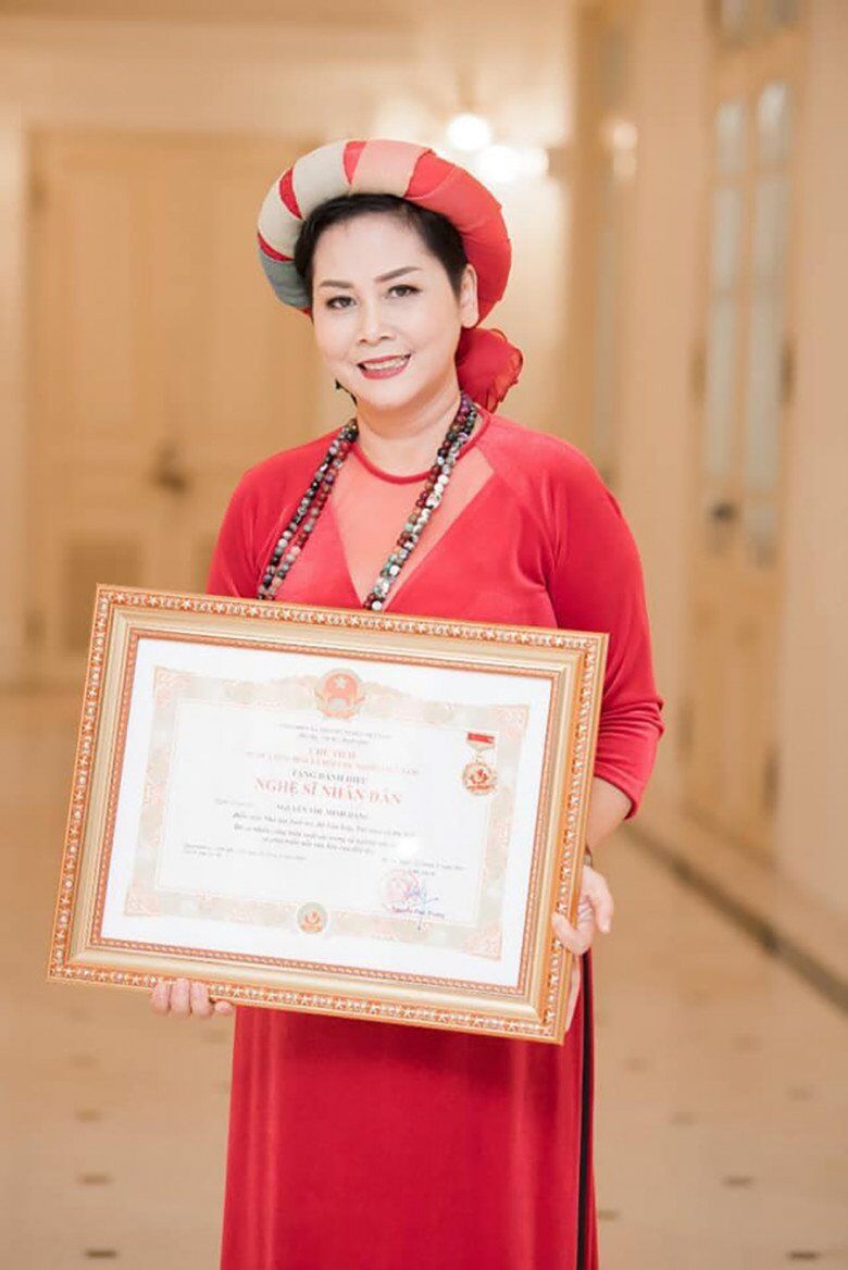 Nghệ sĩ Minh Hằng được phong tặng danh hiệu NSND năm 2019.
