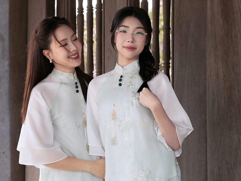 Con gái Hồng Diễm sinh năm 2012, hiện đã vượt chiều cao 1m68 của mẹ. Một số người cho rằng Thùy Linh thừa hưởng nhiều đường nét giống mẹ, nhất là gương mặt dịu dàng, khả ái không thua bất kỳ hot girl nào. 