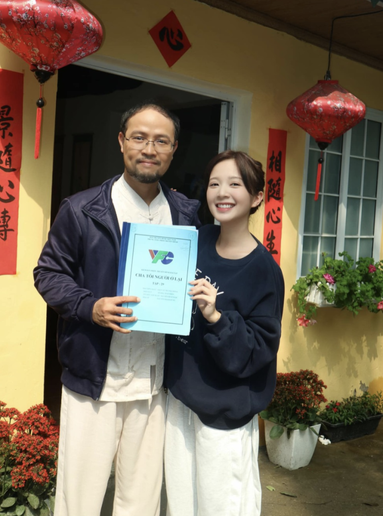 Cặp đôi hóa bố con trong Cha Tôi Người Ở Lại.