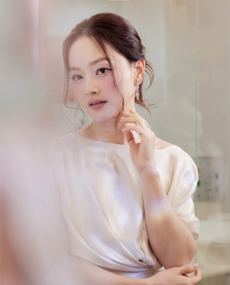 Cặp amp;#34;mẹ 2 conamp;#34; trùng tên lẫn năm sinh: Lan Phương kiếm 7 tỷ/năm, cựu người mẫu nóng bỏng thành dâu tỷ phú Hoàng Kiều - 17