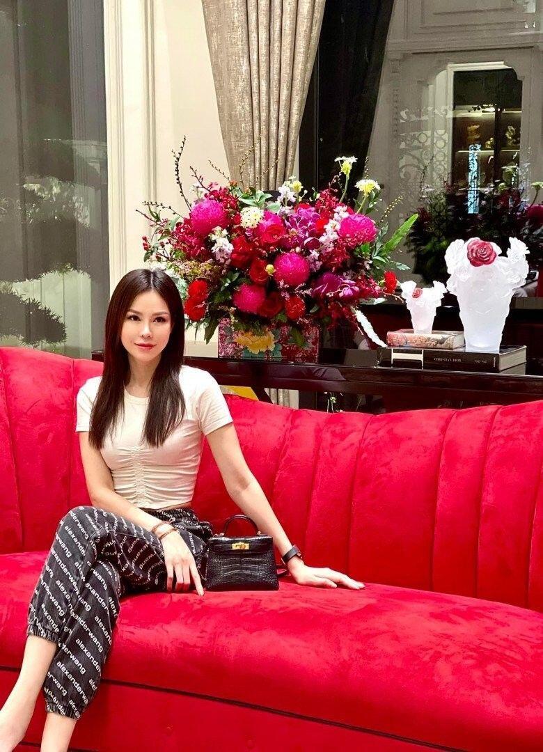 Con dâu tỷ phú Hoàng Kiều có cuộc sống giàu sang.