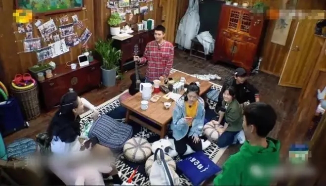 Cô nhận về không ít bình luận tiêu cực vì ở bẩn.