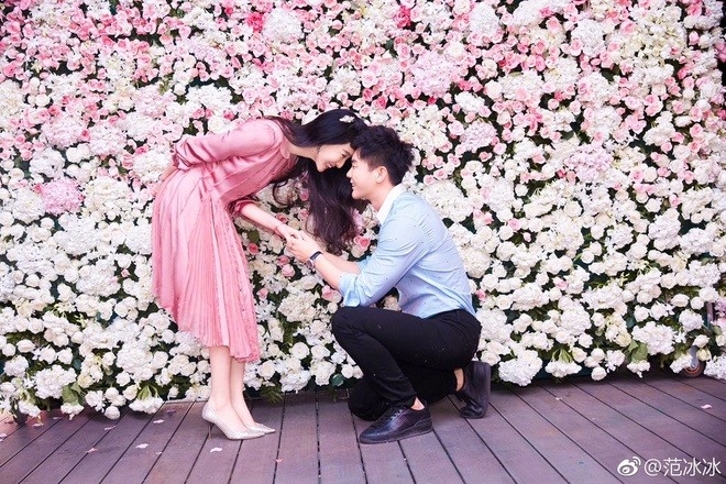 Phạm Băng Băng được Lý Thần quỳ gối cầu hôn.