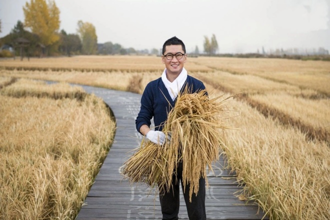 Chàng Phúc Nhĩ Khang thành công nhờ trồng lúa, làm nông.