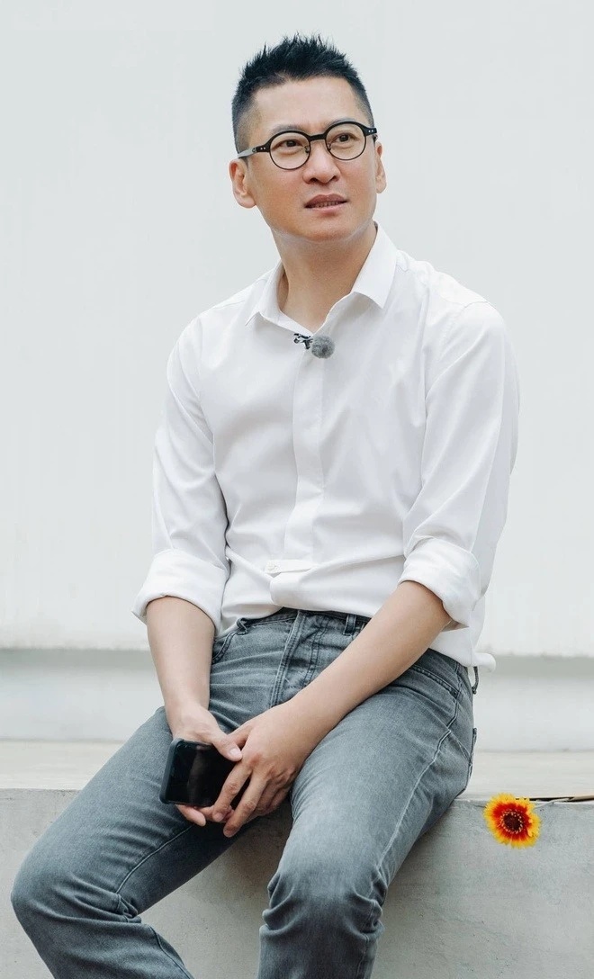 Cuộc sống mất người thân, một mình khiến Châu Kiệt cảm nhận rõ tiền chỉ là vật ngoài thân.