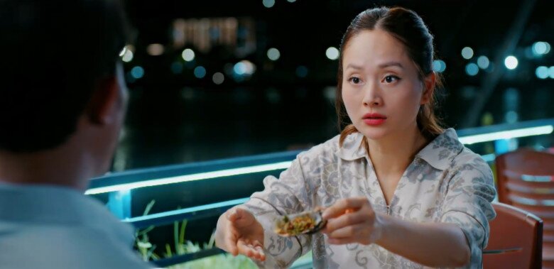 XEM VIDEO: Linh nhiệt tình mời Đăng ăn hải sản trong preview tập 26 Gió Ngang Khoảng Trời Xanh.