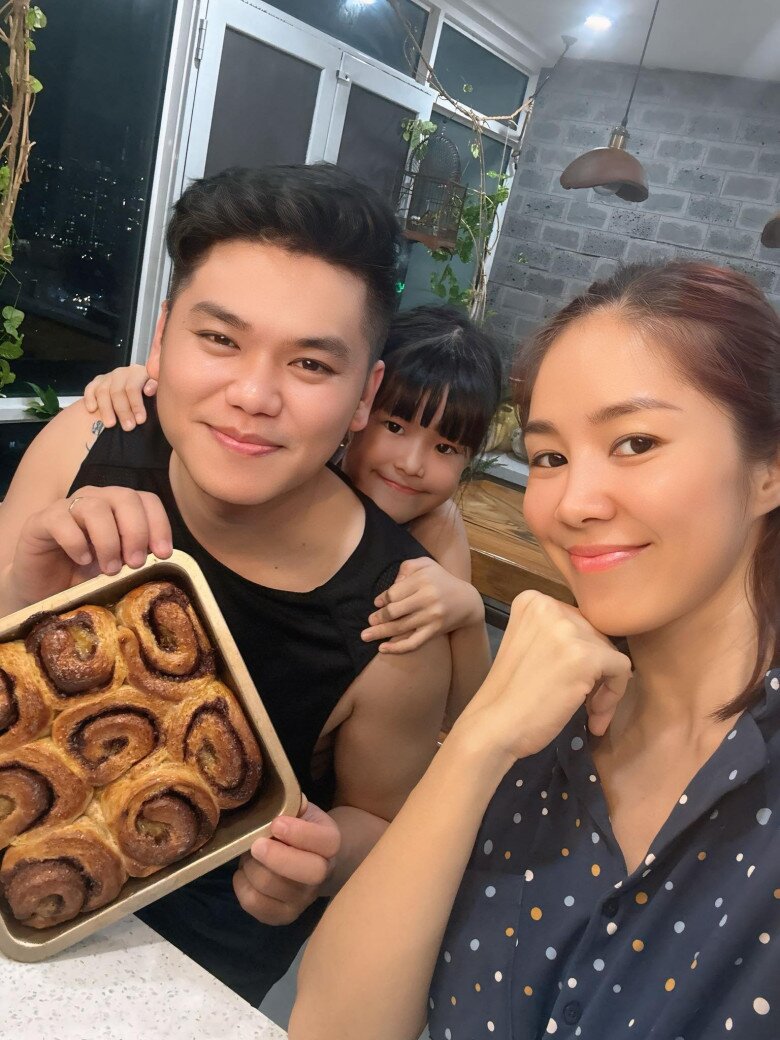 Lê Phương bên ông xã và con gái ngoài đời.