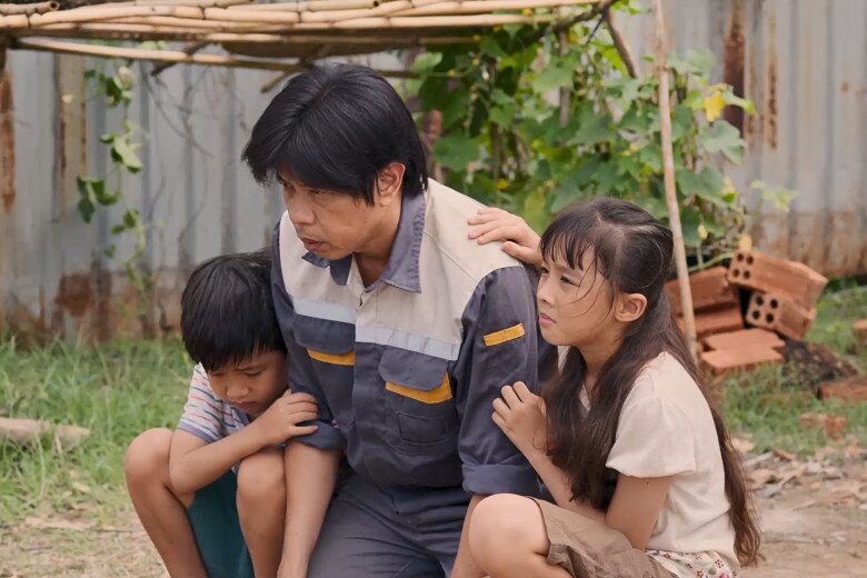 Thái Hòa thấy xót cho 2 diễn viên nhí khi phải thức quay phim.