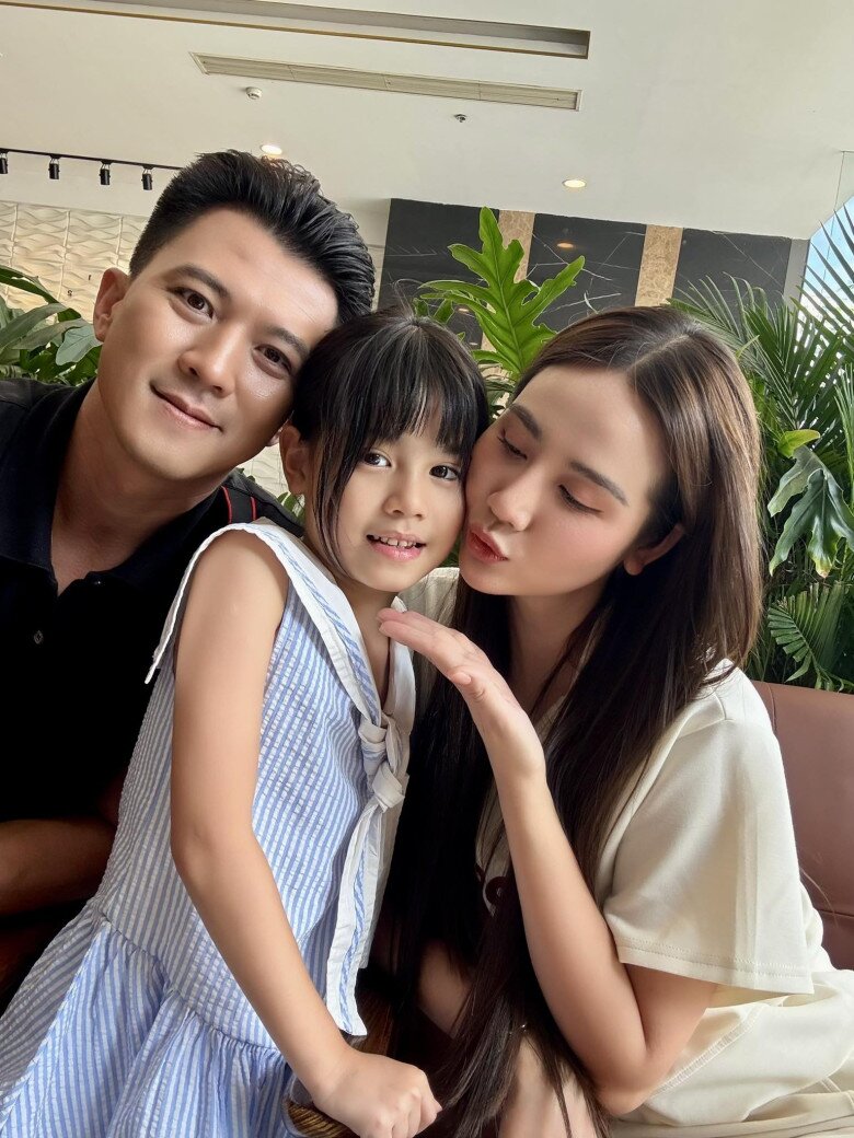 Màn thay diễn viên của cách em 1 milimet huỳnh anh có con trai thất lạc huyền lizzie và em gái xinh như búp bê - 9