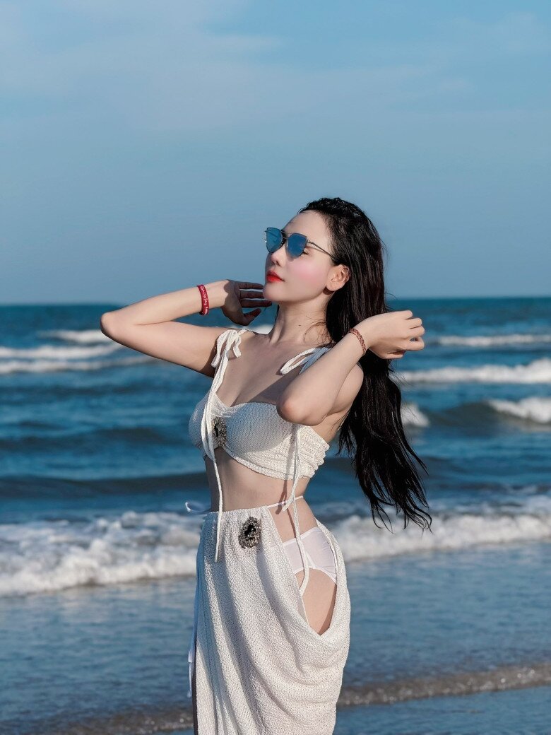 Bên cạnh vai diễn cá tính, diễn xuất ấn tượng, thì nhan sắc và ngoại hình quyến rũ cũng là điều khiến khán giả nhớ đến Huyền Trang nhiều hơn.