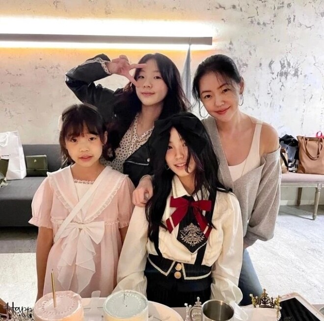 Chỉ sinh được 3 con gái, Từ Hy Đệ bị nhà chồng làm khó.