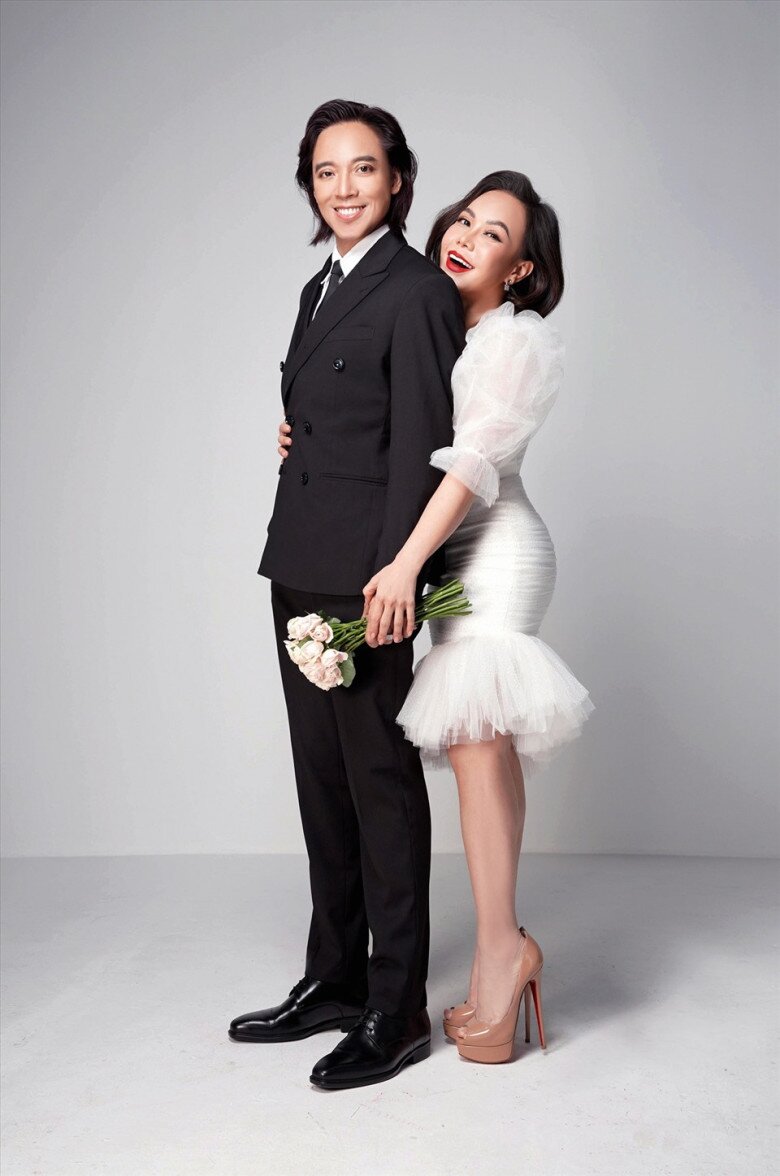 Việt Hương sướng vì cưới được amp;#34;người đàng hoàngamp;#34;, dặn Hoài Phương: amp;#34;Ông mà bỏ tôi sớm là tôi kiếm trai 6 múi liềnamp;#34; - 9