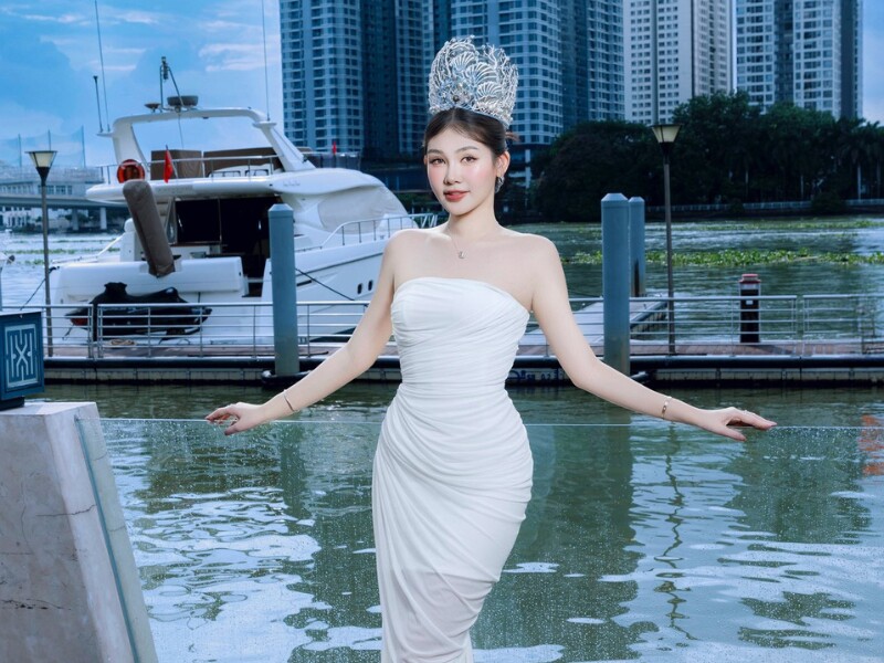 Lê Âu Ngân Anh (sinh năm 1995), được khán giả biết đến khi đăng quang Hoa hậu Đại dương Việt Nam 2017. Năm 2018, người đẹp đại diện nước nhà tham gia đấu trường Hoa hậu Liên lục địa và đạt danh hiệu Á hậu 4.