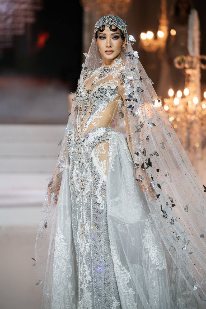 Hoàng Thùy trở thành á hậu, miệt mài hoạt động nghệ thuật.