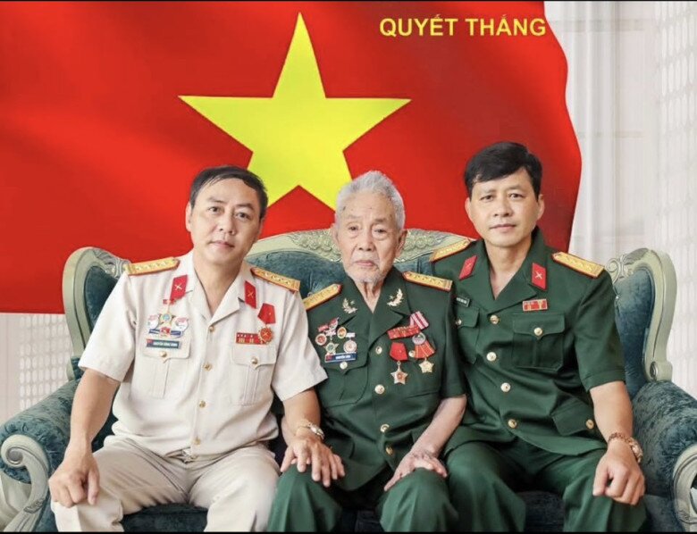 Gia đình Chi Pu có 3 người mang quân hàm Đại tá.