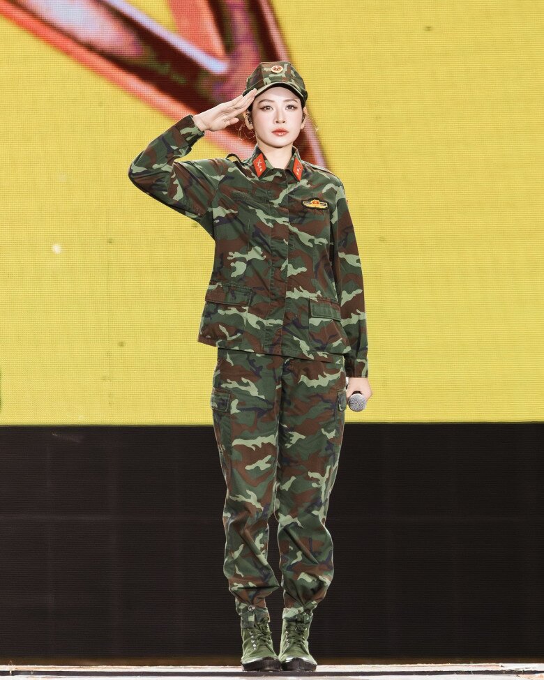 Chi Pu từ nhỏ đã sống trong môi trường quân đội đầy kỷ luật và nghiêm khắc.