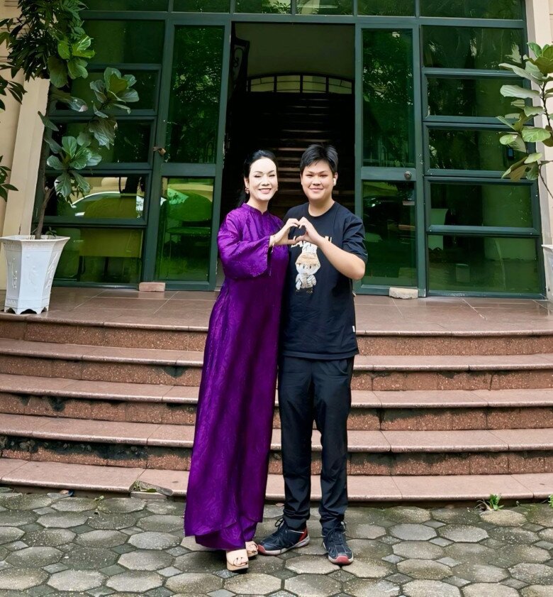 Con trai đầu lòng của Tân Nhàn hiện học tập ở Học viện Âm nhạc Quốc gia Việt Nam.