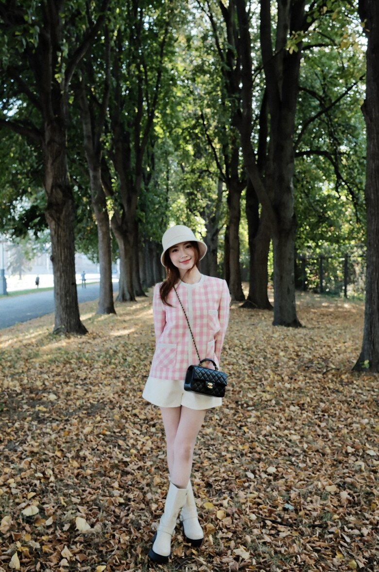 Hòa Minzy hiện đang làm mẹ đơn thân xinh đẹp và giàu có.