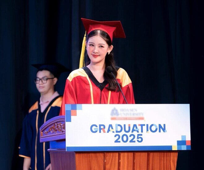 Hoa hậu Lê Âu Ngân Anh là Phó khoa trẻ nhất trường cô giảng dạy.