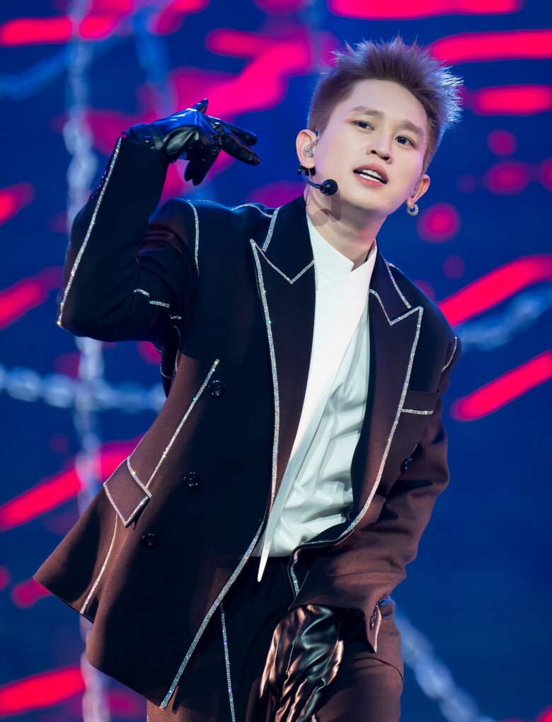 Rapper B Ray khiến dân tình bất ngờ vì thể hiện hình ảnh mới lạ.