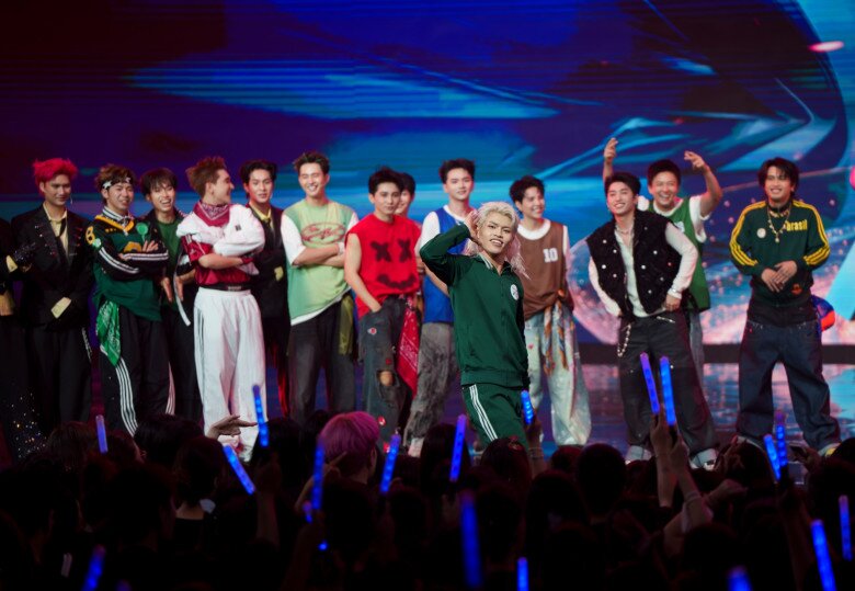 Vòng thi phụ dance battle khiến không khí trường quay thêm bùng nổ.