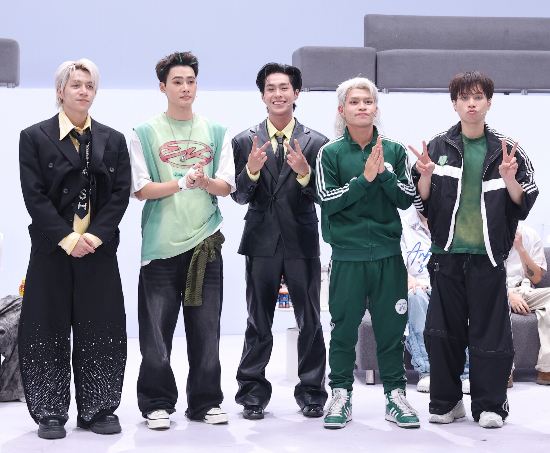 5 “anh trai” dừng chân tại vòng Live stage 3.